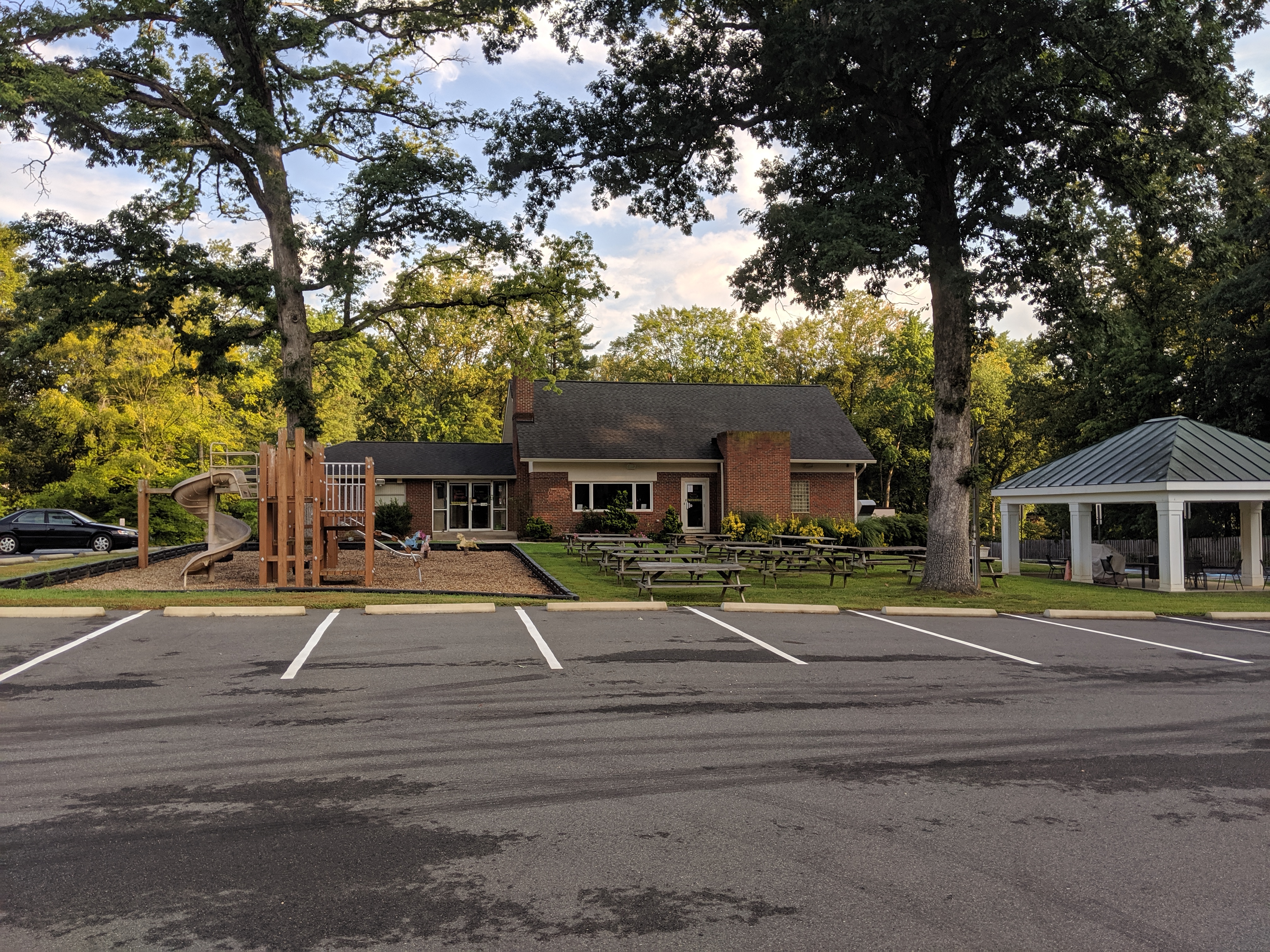 Front entrance of Vienna Moose Lodge building